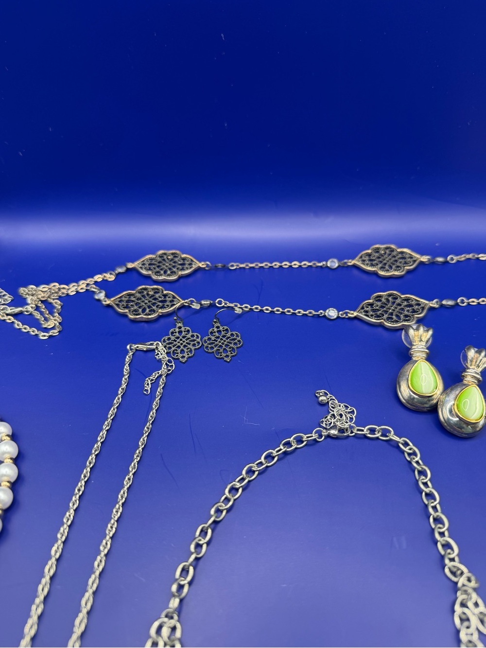 11 piece Necklace and Earrings Bundle - Picture 4 of 6